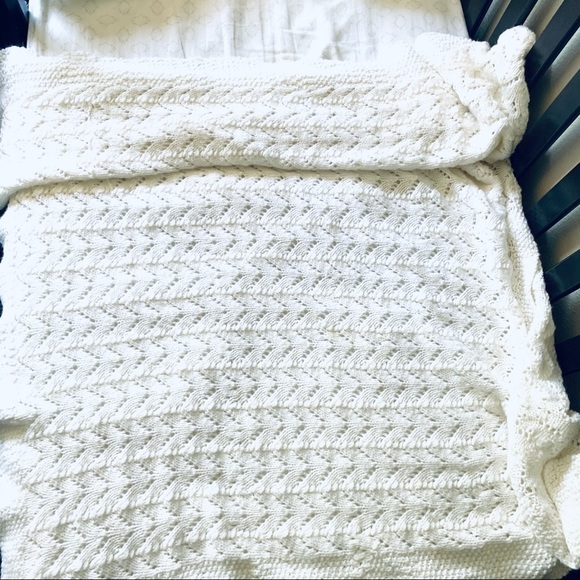 NWOT Handmade White Baby Blanket - Picture 4 of 4